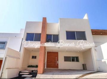 Casa de 3 habitaciones, Cuernavaca · Casa Nueva en Delicias, Zona Dorada de Cuernavaca. Recamara en Planta Baja, Vigilancia!