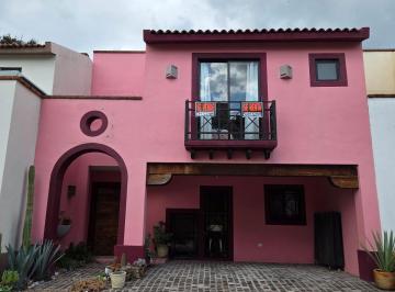 Fachada con sabor a San Miguel · Hermosa Casa en Zirándaro