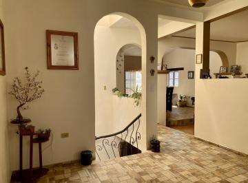 Casa · 310m² · 3 Recámaras · 1 Estacionamiento · Propiedad Única en La Panorámica: Casa + Departamento + Local + Cochera