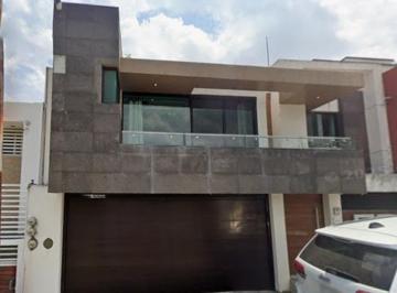 Casa de 4 habitaciones, Xalapa · Casa de 200 m² a 10 Minutos de La Central de Abastos con 4 Recámaras en Venta en Xalapa Enríquez.