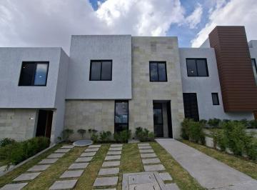 Casa · 180m² · 3 Recámaras · 2 Estacionamientos · Venta de Casa en El Nuevo Refugio Queretaro