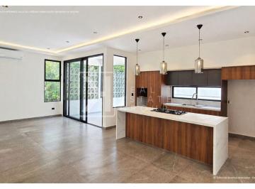Casa de 4 habitaciones, Benito Juárez · Exclusiva Casa en Vía Cumbres | Diseño, Espacio y Ubicación