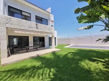 Casa de 3 habitaciones, Emiliano Zapata · Casa de 455 m² de Terreno con 3 Recámaras en Venta en Paraíso Country Club