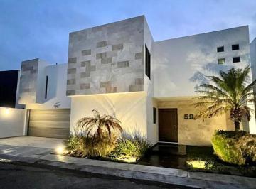 Casa · 325m² · 3 Recámaras · 2 Estacionamientos · Casa en Venta
