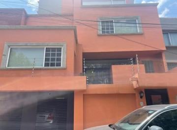 1 · Casa en Venta en Lomas Hipódromo