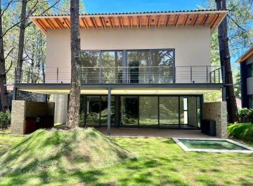 1 · Casa en Venta en Avandaro