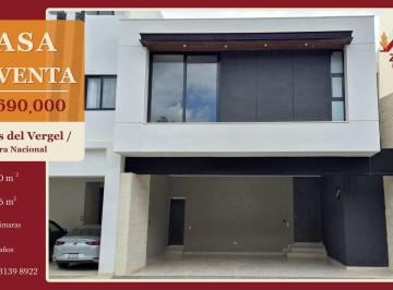 Casa · 276m² · 3 Recámaras · 2 Estacionamientos · Casa en Brisas del Vergel