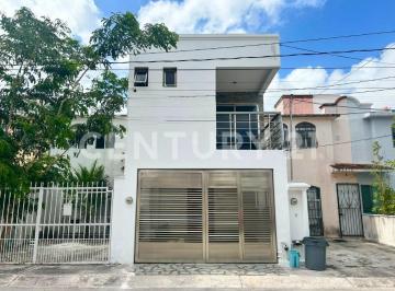 Casa · 113m² · 3 Recámaras · 1 Estacionamiento · Casa en Venta en Paseo del Caribe, Cancun