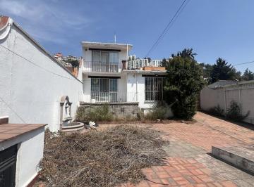 Casa · 350m² · 3 Recámaras · 6 Estacionamientos · Casa con Uso de Suelo Sobre Av