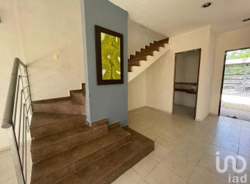 Casa · 200m² · 2 Recámaras · 3 Estacionamientos · Hermosa Casa en Renta en Habitare Residencial, Mérida