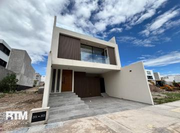 Casa · 258m² · 3 Recámaras · 2 Estacionamientos · Casa en Venta Frente Al Lago, Residencial Alto Lago