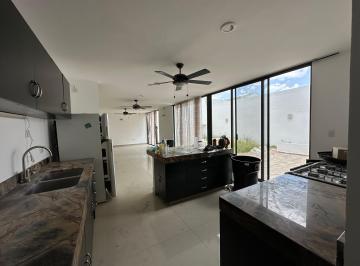 Casa · 240m² · 4 Recámaras · 2 Estacionamientos · Moderna y Exclusiva Casa en Cholul, Mérida | 4 Hab + 4 Baños