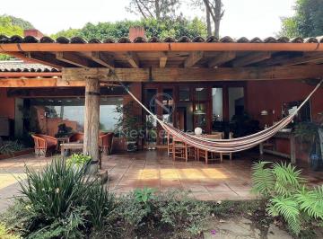 Casa en condominio de 4 habitaciones, Valle de Bravo · Casa en Venta en El Centro de Avandaro