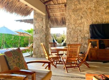 Casa de 5 habitaciones, San Pedro Mixtepec · Casa en Puerto Escondido San Pedro Mixtepec de 750 m² con 5 Recámaras en Venta