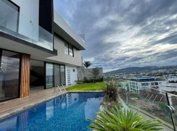Casa de 5 habitaciones, San Pedro Tlaquepaque · Casa en Venta en Paisajes del Tesoro con Gran Diseño y Amplios Espacios y Alberca