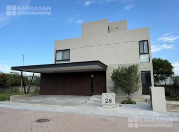 Casa · 476m² · 3 Recámaras · 3 Estacionamientos · Casa en Renta en Lomas del Campanario Norte