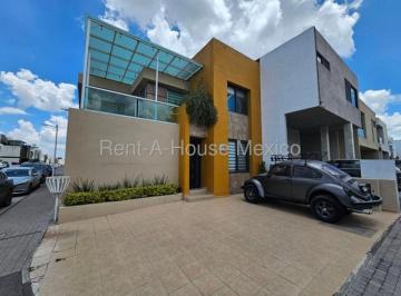 Casa de 3 habitaciones, Querétaro · Casa Semiamueblada Cerca del Centro de Qro.