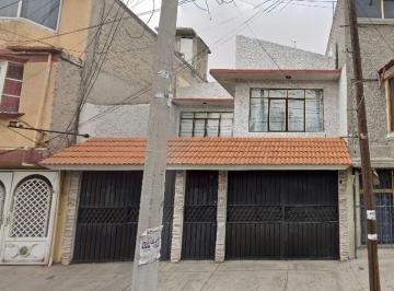 Casa de 4 habitaciones, Gustavo A. Madero · Casa en Venta en San Juan de Aragon en Descuento Bancario Cerca de Plaza Civica
