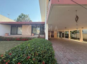 Casa · 350m² · 4 Recámaras · 4 Estacionamientos · Venta Casa, Col. Jardines