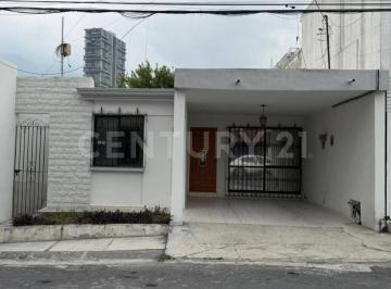Casa · 160m² · 3 Recámaras · 1 Estacionamiento · Casa en Renta en Fracc Villa Los Pinos