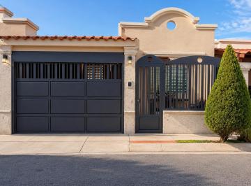 Casa · 117m² · 2 Recámaras · 1 Estacionamiento · Casa Totalmente Remodelada en Venta