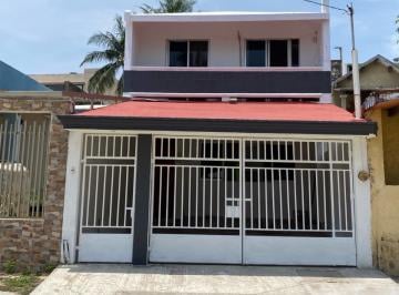 Casa · 150m² · 2 Recámaras · 2 Estacionamientos · Casa - Petrolera