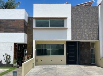 def2839d6fbb9dcde1afadd6859b2949e74ac1744d85f87ec175eb8e1b031fae · Casa en Renta en Casa Fuerte