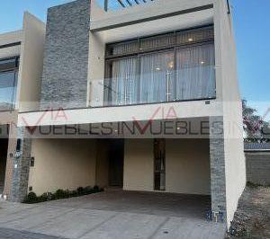 Casa · 200m² · 3 Recámaras · 2 Estacionamientos · Casa en Venta en Las Huertas