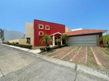 Casa · 387m² · 2 Recámaras · 3 Estacionamientos · Casa en Venta en Fracc. Lomas Residecial