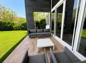 Casa de 4 habitaciones, Querétaro · Casa con 750 m² de Terreno y 4 Recámaras en Renta en El Campanario