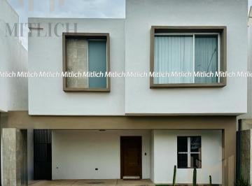 Casa · 217m² · 4 Recámaras · 2 Estacionamientos · Casa en Venta Zona Reliz $4,500,000.