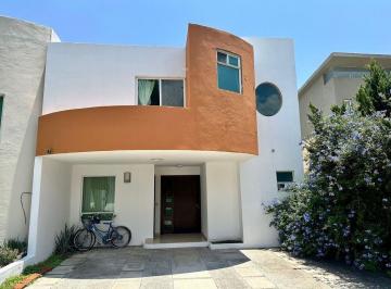 Casa en condominio · 190m² · 3 Recámaras · 2 Estacionamientos · Renta Casa Claustros Centro Sur Cerca Colegios Hospital Angeles Terminal Autobuses