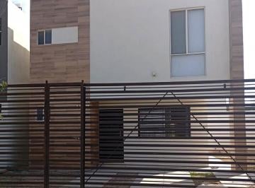 Casa · 180m² · 3 Recámaras · 2 Estacionamientos · Casa en Renta