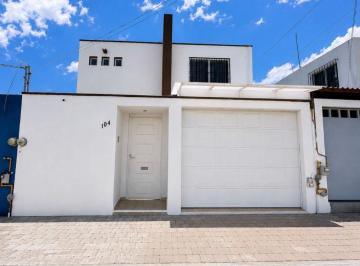 Casa de 4 habitaciones, Querétaro · Casa en Renta con 120 m² de Terreno y 4 Recámaras en Lomas del Marqués