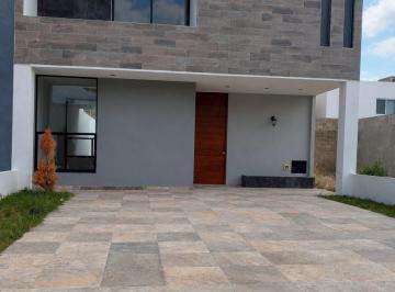 Casa · 230m² · 3 Recámaras · 2 Estacionamientos · Casa en Venta en El Cielo 2