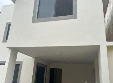 Casa · 4 Recámaras · 1 Estacionamiento · Casa Moderna en Venta con 4 Recamaras y Porton, en Calle Privada, La Col. Petrolera