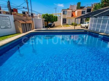 Casa · 105m² · 2 Recámaras · 1 Estacionamiento · Casa en Condominio con Alberca, Vigilancia y Acceso Controlado
