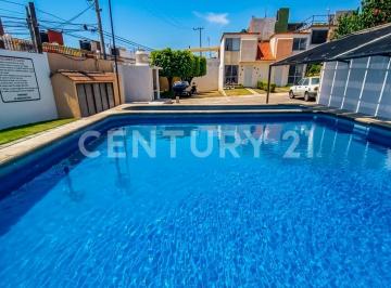 Casa · 105m² · 2 Recámaras · 1 Estacionamiento · Casa en Condominio con Alberca, Vigilancia y Acceso Controlado
