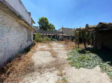 Terreno / Lote · 236m² · ¡Diseña Tu Hogar Sin Límites! Terreno Irregular de 236 m² en Calle Cerrada, a 5 Min de Prol. Lerdo