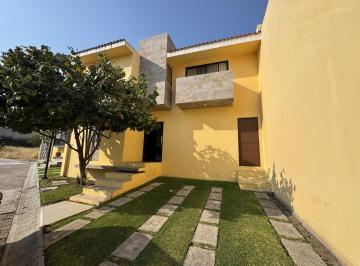 Casa en condominio · 250m² · 4 Recámaras · 2 Estacionamientos · Casa en Condominio Paraíso Jiutepec, Inversión