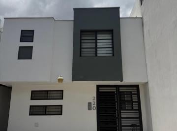 Casa · 3 Recámaras · 2 Estacionamientos · Casa - Sierra Vista
