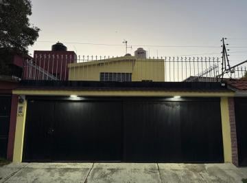 Casa · 200m² · 3 Recámaras · 2 Estacionamientos · Casa en Venta en Toluca