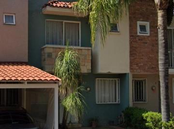 Casa de 3 habitaciones, Zapopan · Casa en Venta de Remate en Real del Bosque, Zapopan, Jal.