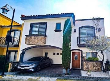 Casa · 227m² · 3 Recámaras · 2 Estacionamientos · Casa en Venta, San Salvador Tizatlallli, Metepec, México