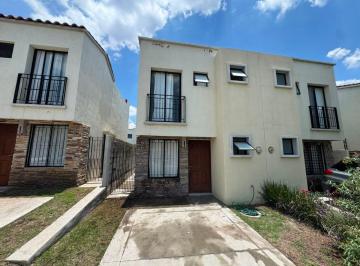 Casa de 2 habitaciones, El Marqués · Capital Sur, Casa en Renta de 2 Recamaras 2 Baños, Alberca