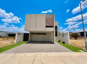 Casa de 3 habitaciones, León · Estrena Casa en Lomas del Molino V | Diseño Moderno con Celosía, Herrería y Jard