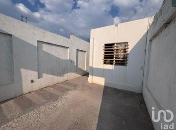 Casa · 44m² · 2 Recámaras · 1 Estacionamiento · Casa de 1 Piso con 2 Recamaras en Los Heroes con Bono de 30,000 Pesos Para Remodelar