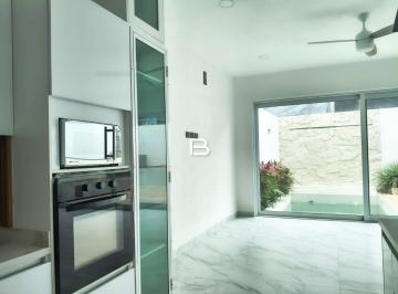 Casa · 364m² · 4 Recámaras · 3 Estacionamientos · Casa en Fraccionamiento Vía Cumbres