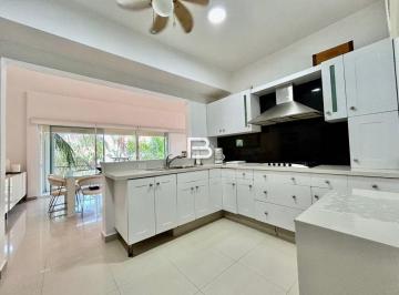 Departamento · 2 Recámaras · 2 Estacionamientos · Departamento Isla Dorada Cancun en Renta