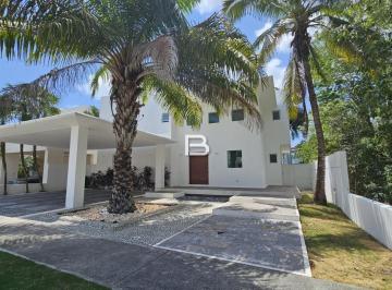 Casa · 500m² · 4 Recámaras · 2 Estacionamientos · En Renta Casa en Cancun con Alberca